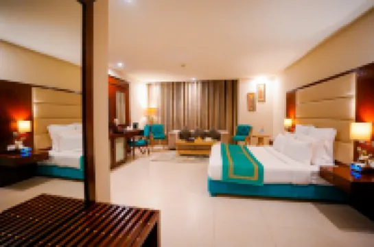 Nine Tree Luxury Hotel & Suites Lahore Отели в г. 