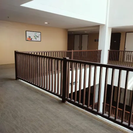 Hotel Grand Baron Отели рядом с достопримечательностью «Бирманский бассейн»