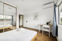 Peaceful Rooms – Close to Parks & Transit