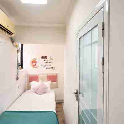 Xiangyin Binshe (Chengdu East Railway Station Shop) Rooms