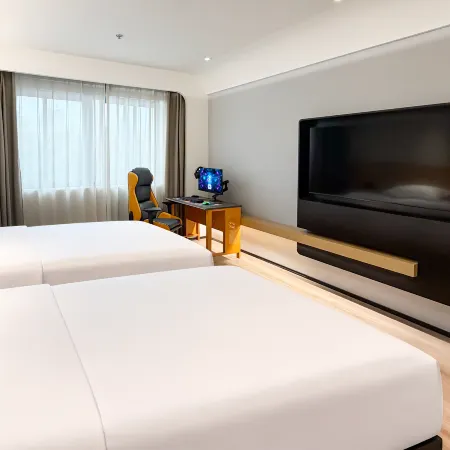 Yaxin E-Sports Hotel (Julong Lake Red Star Macalline)