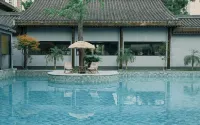Snowy & Sunny Resort - Rooftop Pools