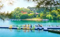 Howard Johnson Lake Serenity Hot Springs Hotel Neijiang - Parkplatz