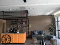 Homeinn Plus Hotel (Changbai County G331 National Highway Yalu River Street) - parking