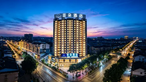 CLOUDS HOTEL - parking