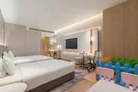 Holiday Inn Express Dujiangyan CTC by IHG - parking