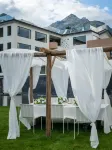 KIOWLAN Retreat · Golden Sunrise Snow Mountain Manor - bar
