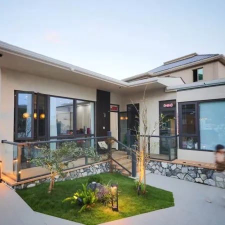 Yuexin Mountain View Hot Springs Homestay