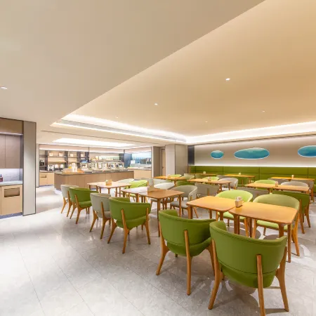 JI Hotel (Yancheng High-Speed Railway Station Baolong Square)