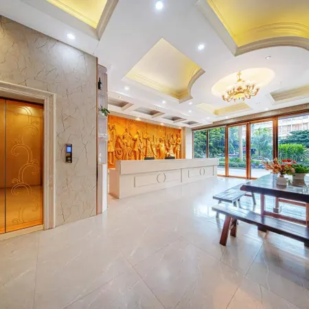 Bincheng Hotel (Dongxing National Gate Scenic Area Port)
