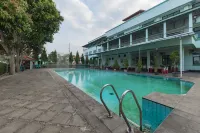 Hotel Ayong Linggarjati Kuningan Mitra RedDoorz - موقف سيارات