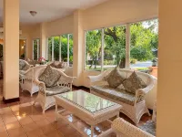 บ้านอัมพวา รีสอร์ท แอนด์ สปา - 4 ดาว