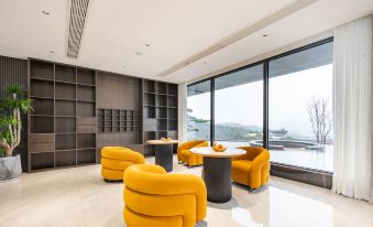 Anji Between Sky · Cloud Hot Spring Light Luxury Homestay