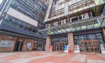 IU Hotel (Chongqing Longtou Temple North Railway Station)