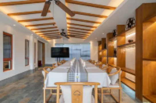 Xingyi Wanfenglin Yuejingwan Hotel