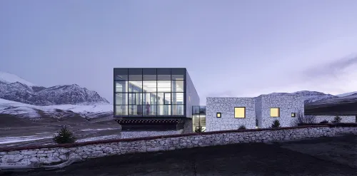 Tsenpo Inn