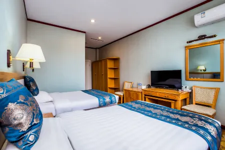 Jinshuiwan Hot Spring Resort Отели в г. Лунхуа