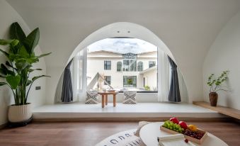 Shangri-La and stop · Not late designer homestay