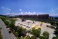 Jinglong International Hotel - parking