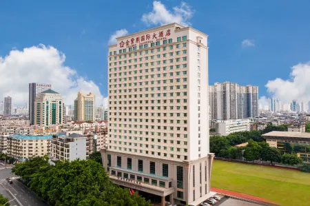 Golden Bauhinia International Hotel Отели рядом с достопримечательностью «Nakaohe Wetland Park»