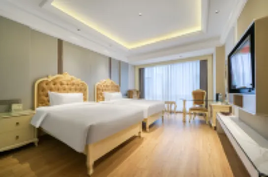 鑽戒ホテル（桐廬センター広場）