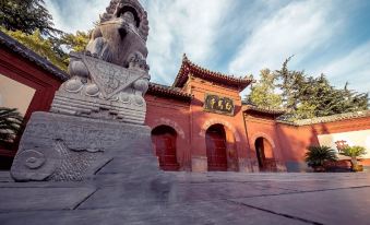Luoyang Yunji Hotel (High-speed Railway Longmen Station Baolong Plaza)