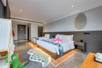 fei Hotel (Zigong Ziliujing Old Street Light Park) - balcony