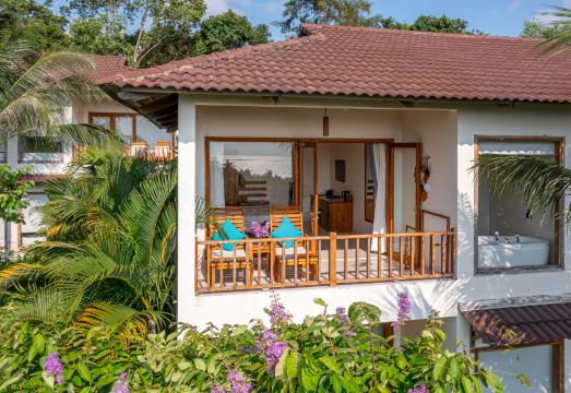 4. 카미아 리조트 ..