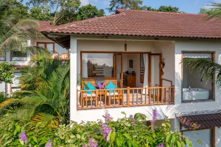 Camia Resort & Spa