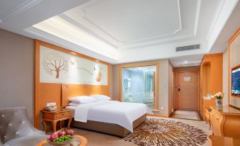 Vienna Hotel (Kunming Dianchi Dounan Flower Market Jingui Street Subway Station)