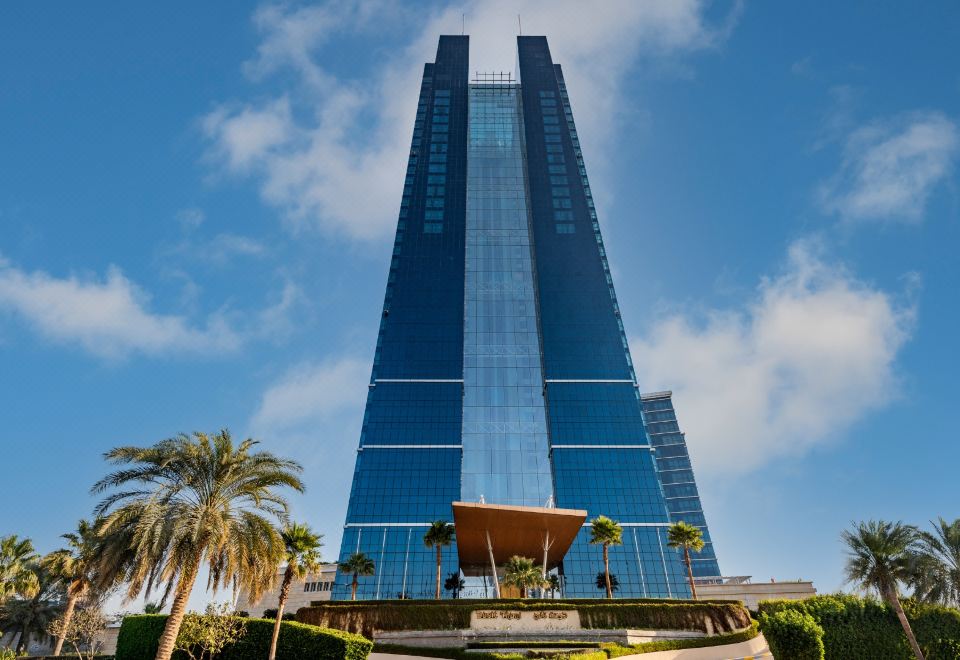 1. 두짓타니 아부다..