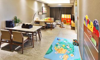 Bay Breeze Holiday Hotel (OCT Harbour PLUS Foshan)