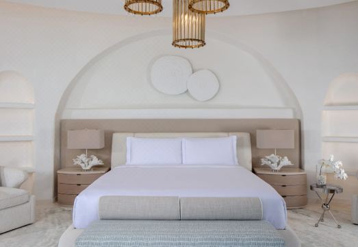 아난타라 산토리니 아부다비 리트릿의 객실 인테리어