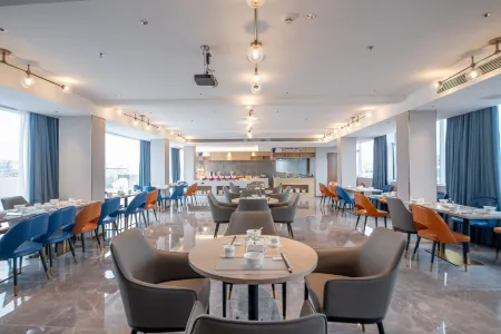 Kyriad Hotel (Fuyang Administrative Center) Отели в г. Поянху