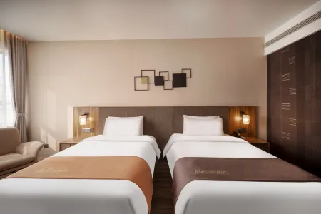 Homeinn Plus Hotel (Liaocheng Wuxing Department Store New Oriental Plaza) Отели рядом с достопримечательностью «Liaocheng Gymnasium»