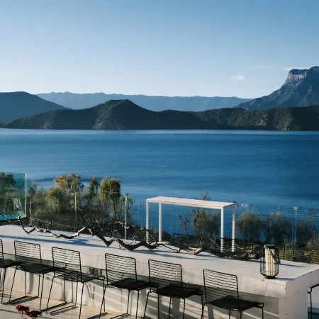 Lugu Lake Front Lake·Yueyao Lakeview Resort Hotel