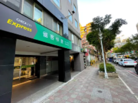CHECK inn Express Taipei Yongkang Hotels near Chiang Kai-shek Memorial Hall