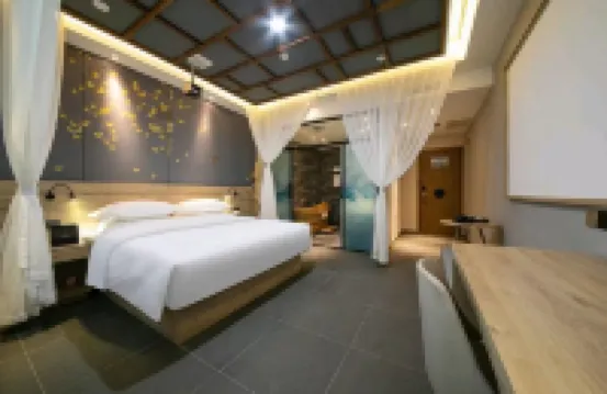 Shangya Audio-visual Apartment (Nanyang Chezhannan Road Railway Station)