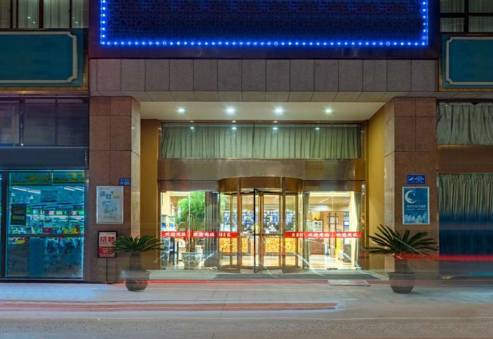 룽취안 슈이청 호텔의 침실 전경