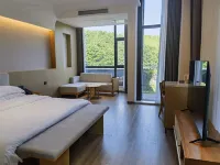 Golden Mountain & Bamboo  INN