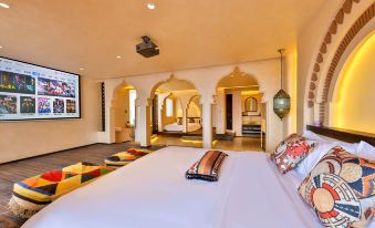 Qiezhu Luxury Hot spring  Homestay(Sheng yang Joy City  store)