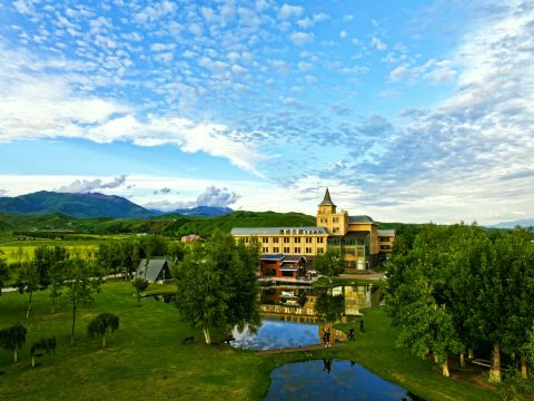 Yili Black Bee Manor Eco Hotel