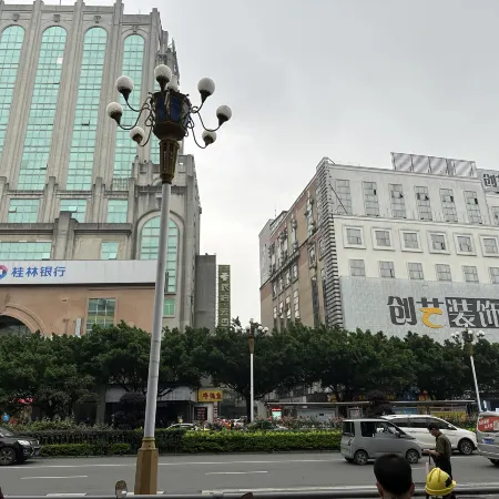 Pebble Motel (Guilin Railway Station)