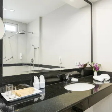 Thai Garden Resort Отели рядом с достопримечательностью «Пляж Наклуа»