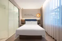 MANNSIC Hotel (Shenzhen Haishang Shijie Subway Station) Hotel dekat Shekou Ferry Terminal Zhuhai Cruise
