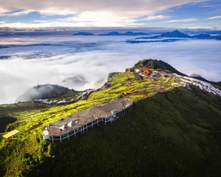 Stellar Amber Resort Hotel Hotels in Yingjing