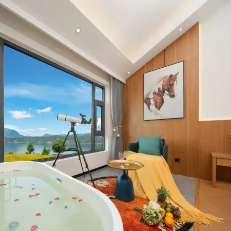 Lugu Lake Scenic Area Yinman · Full Lake View Starry Sky Theme Vacation Apartment