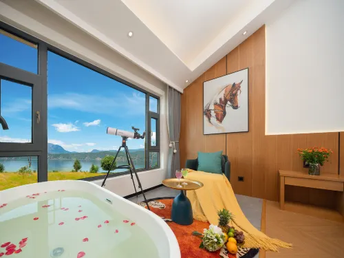 Lugu Lake Scenic Area Yinman · Full Lake View Starry Sky Theme Vacation Apartment - 3-Star