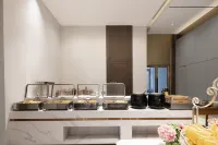 Eight Stays Royal Hotel - Breakfast
