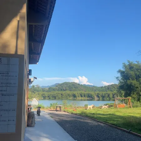 Village Island in Shuijiang Homestay